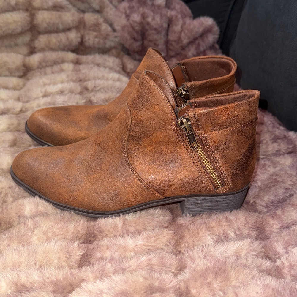 New Sun+Stone Womens Adelinee Brown Faux Leather zippered Ankle Boots Shoes,sz 6